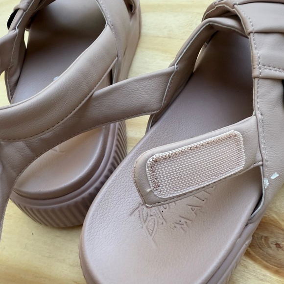 Blowfish Malibu sandals, size 6.5, cream color - Picture 4 of 10